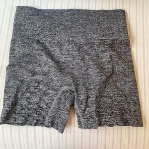 GREY TARGET BIKER SHORTS 🏃🏻‍♀️